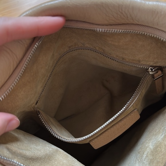 The Row ‘Wander’ knotted shoulder bag in Sand - Picture 13 of 17